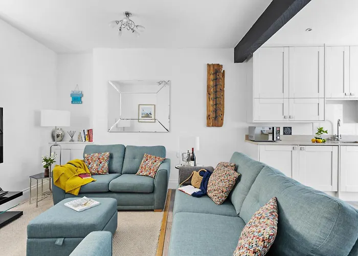 10 Clarence Hill - Elegant Town House With Outside Space