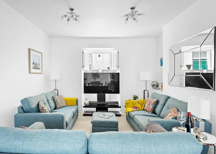 10 Clarence Hill - Elegant Town House With Outside Space